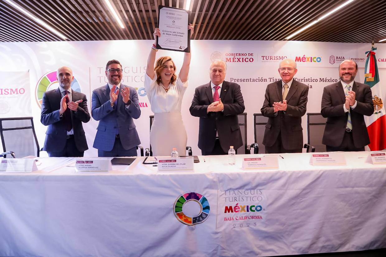 Miguel Torruco Marqués entregó a la gobernadora Marina del Pilar Ávila Olmeda el nombramiento oficial como sede del Tianguis Turístico México 2025 para la edición número 49.