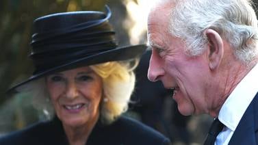 Carlos III está “bien”, dice Camila sobre el tratamiento de próstata del rey