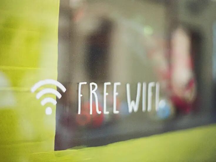 ¿Qué riesgos tiene conectarse a una red wifi pública?