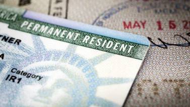 Más de 8 mil personas deberán devolver su "green card" debido a este error