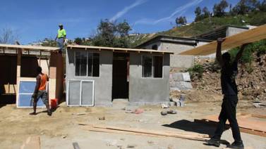Desarrollo Urbano revisa documentación para Villa Haitiana