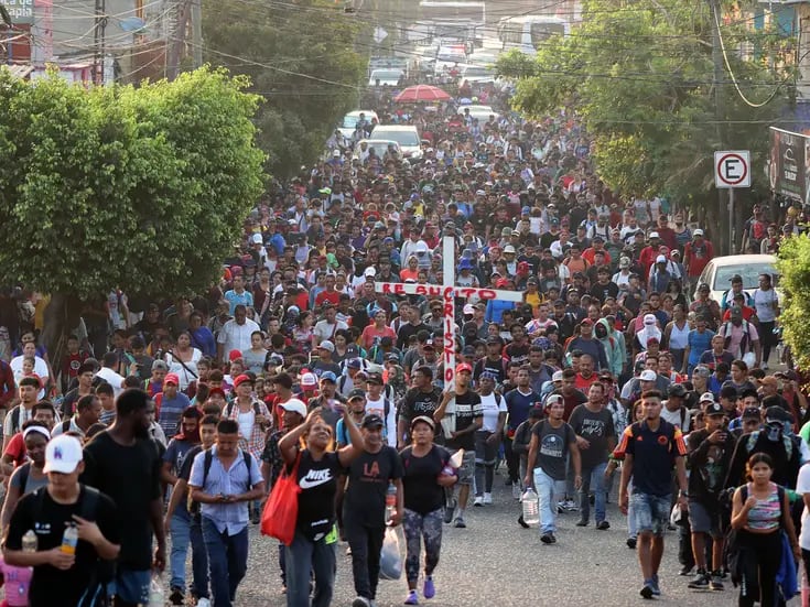Caravana de más de 200 migrantes se desplaza hacia Tapachula, Chiapas 