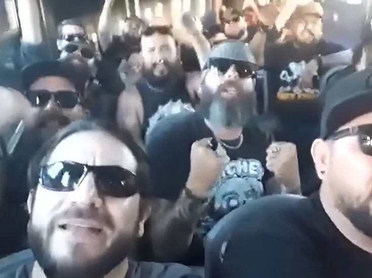VIDEO: Metaleros se viralizan por cantar tema de Yuri en autobús y sorprenden a usuarios