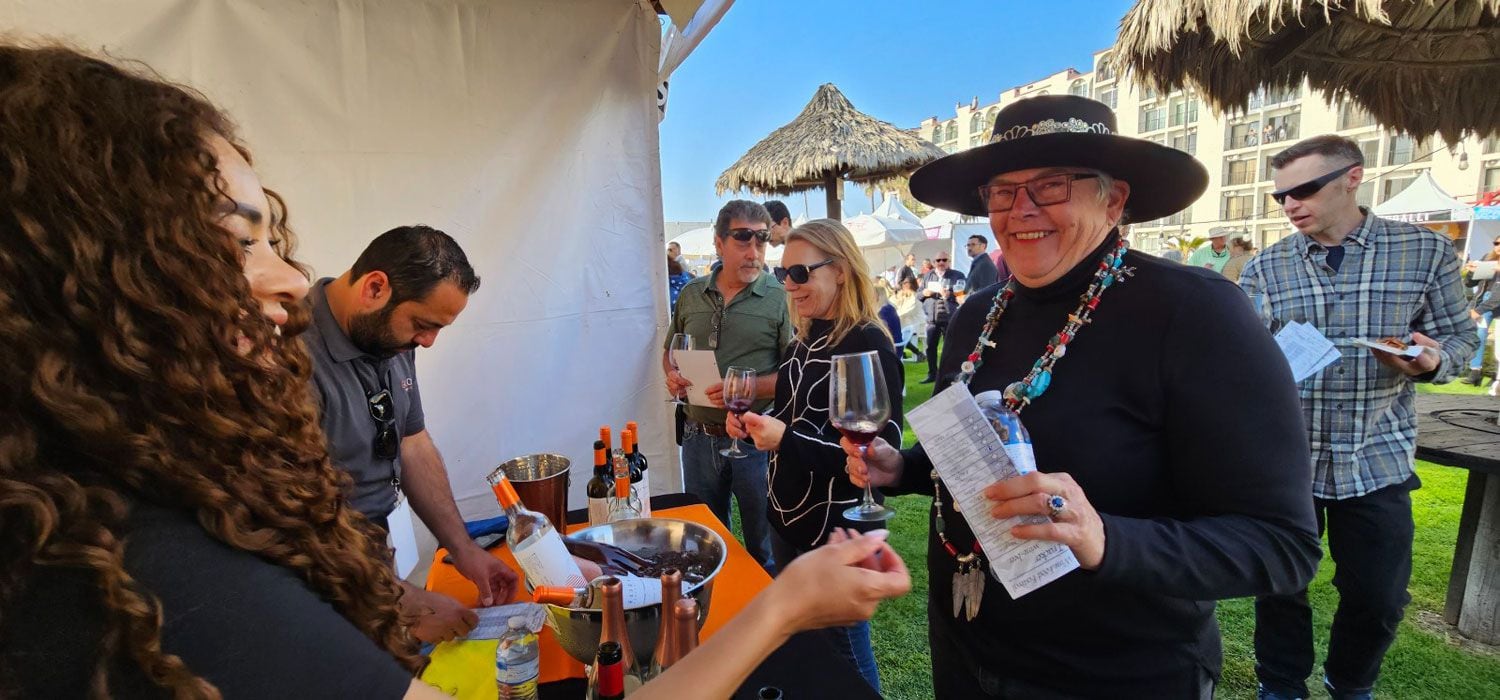 Se contempla la
participación de 25 restaurantes bajacalifornianos, 13 vinícolas y 3 cervecerías artesanales en el Crossing South Wine Food Festival.