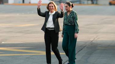 Primera dama de EU aterriza en AICM; la recibe Gutiérrez Müller
