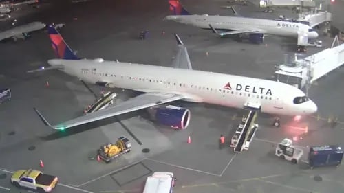 VIDEO: Avión se incendia al aterrizar en Seattle