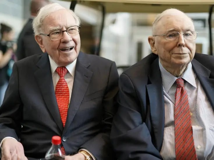 Warren Buffet recomienda no hacer caso a expertos de Wall Street