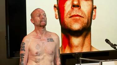 Wolfgang Flatz: Subasta de la piel tatuada del artista se cancela por coleccionista que compró todas las piezas “por adelantado”