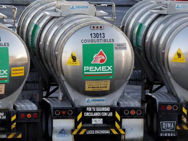 Pemex anuncia incremento camiones de transporte de combustible en México