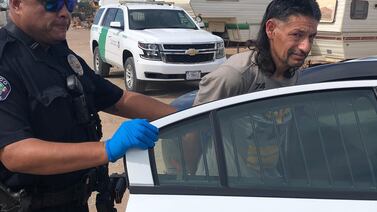 Arrestan a “pollero” armado en Calexico