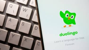 Acciones de Duolingo se disparan un 39 por ciento en debut en bolsa; valoración llega a 6 mil 500 mdd
