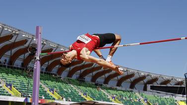 Avanza Edgar Rivera a final de salto de altura en Mundial de Atletismo