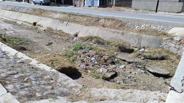 Hermosillo: Vecinos de Las Villas piden ayuda por la suciedad del canal
