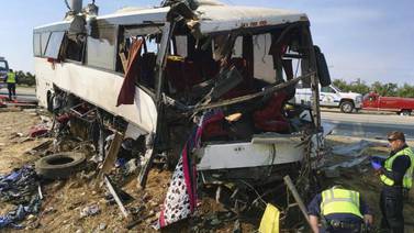 Conductor es acusado de accidente de autobús en California