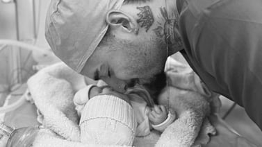 Maluma le da la bienvenida a su primera hija, París