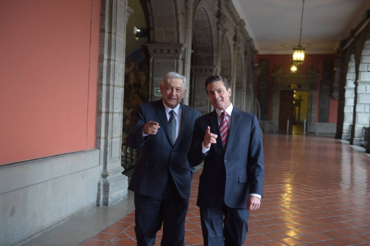 Fotografía del presidente Andrés Manuel López Obrador y Enrique Peña Nieto.