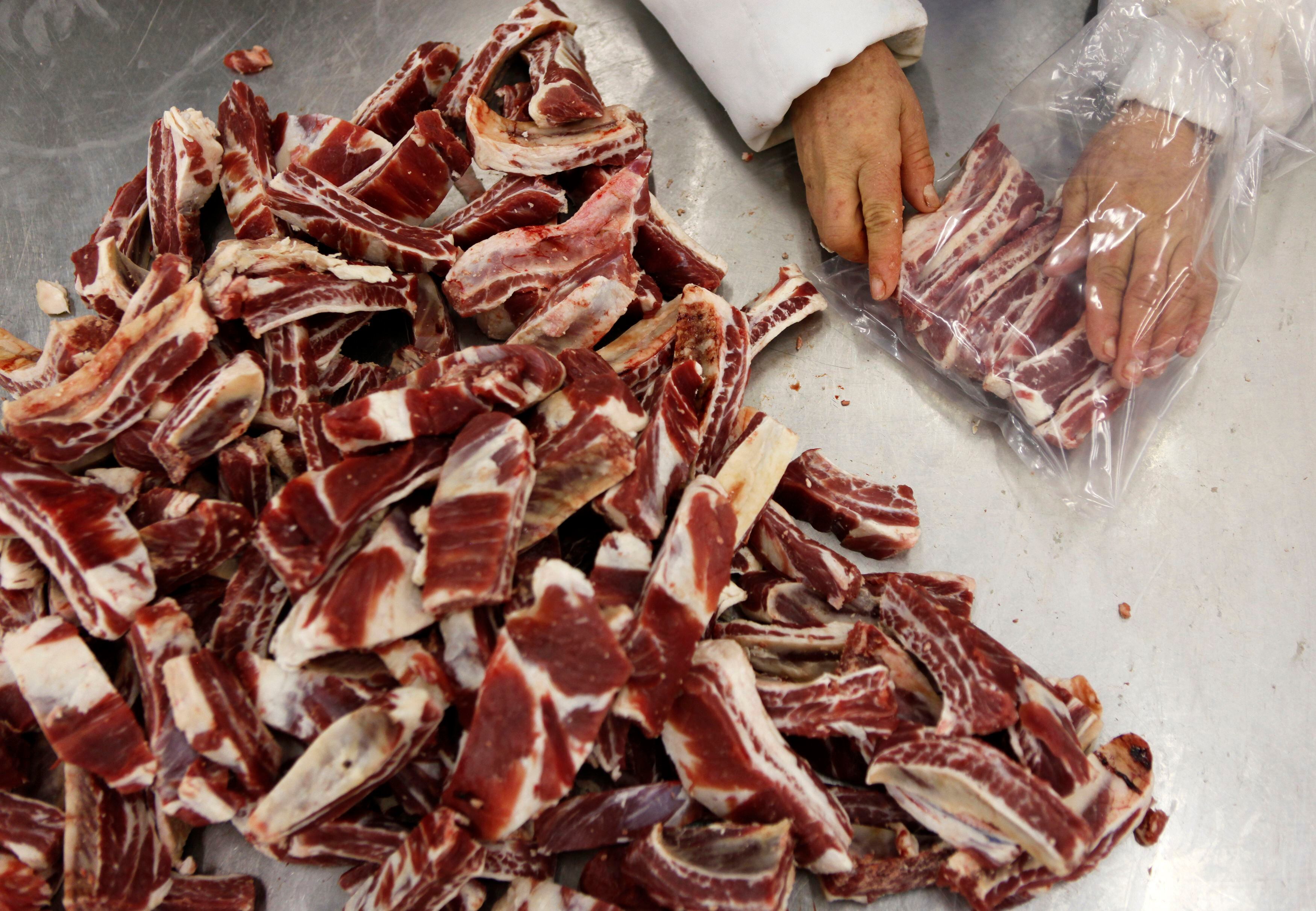 Foto de archivo. Producción de carne bovina en frigorífico de Brasil
15/09/2021
REUTERS/Paulo Whitaker (BRAZIL - Tags: ANIMALS FOOD EMPLOYMENT BUSINESS)