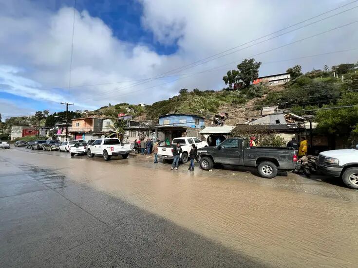 Deja lluvia derrumbes en Tijuana