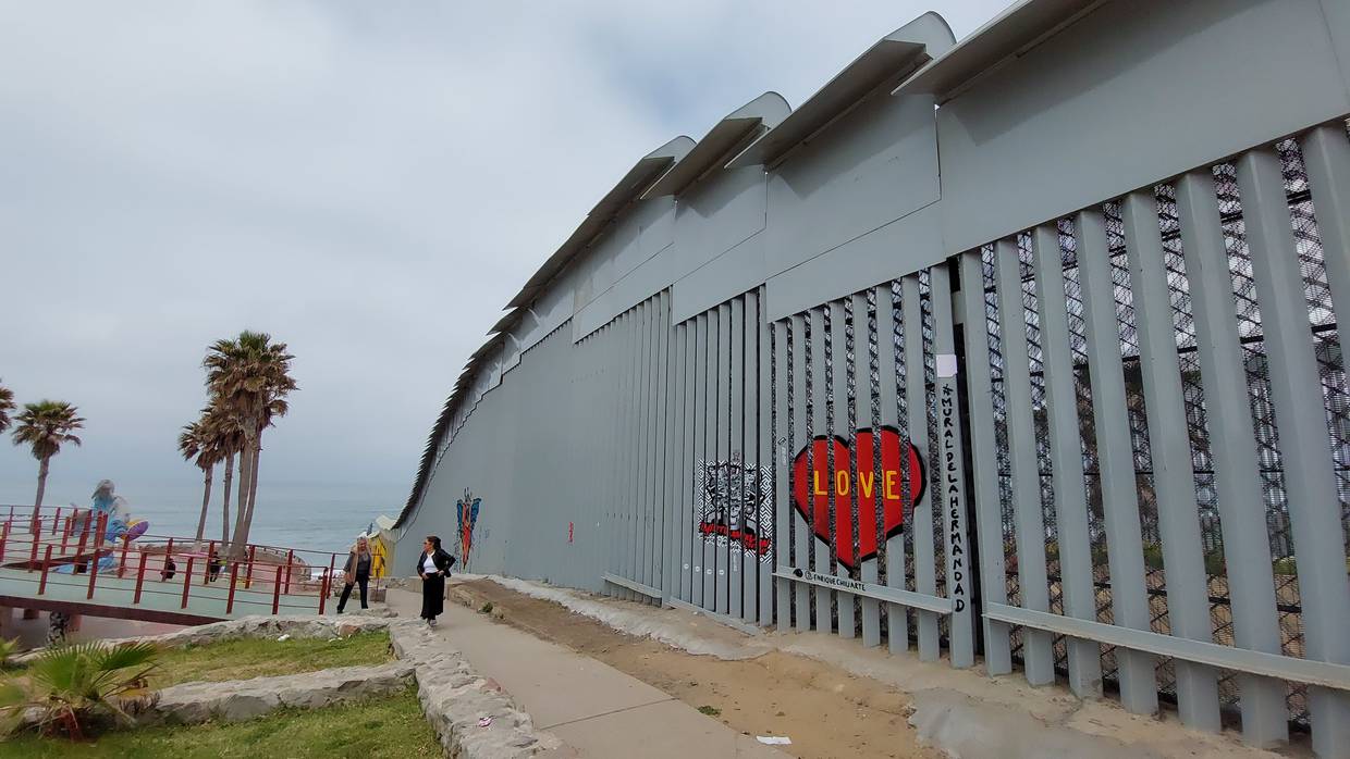 Familias ya no podrán 'abrazarse' a través del muro de EU