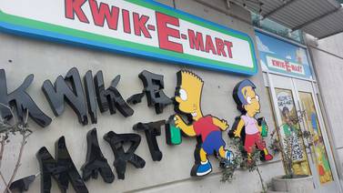 Causa expectación fachada de tienda de Los Simpson en Tijuana