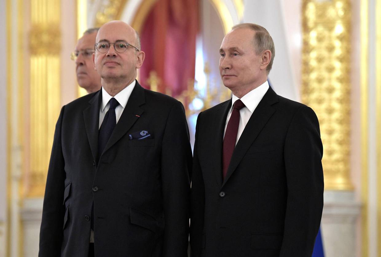 Foto archivo. Embajador Francés en Rusia,Pierre Levy, junto presidente Vladimir Putin.| EFE
