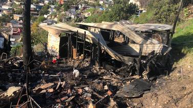 Incendio de dos casas deja saldo material y tres perros muertos