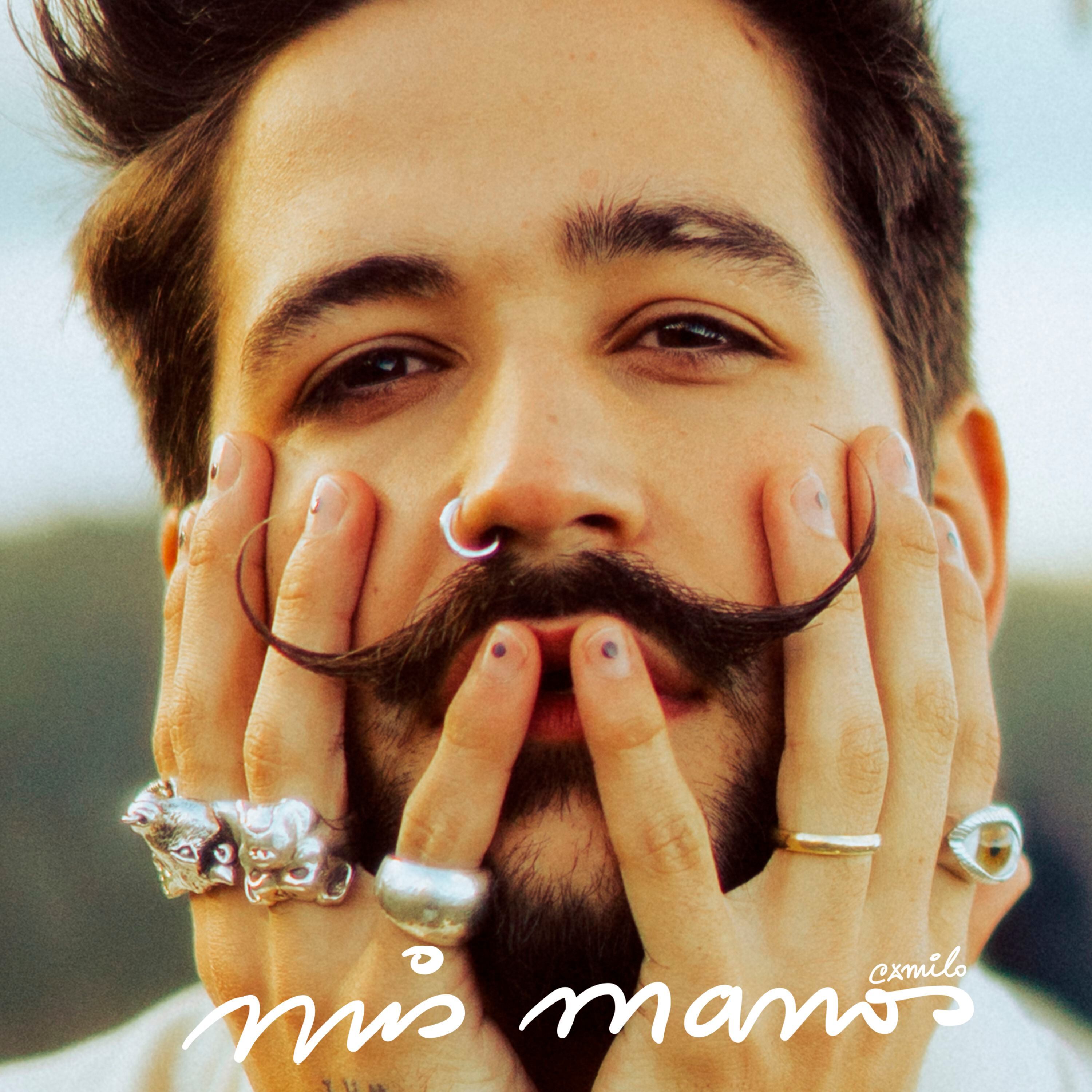 En esta portada proporcionada por Sony Music Latin/Hecho a Mano muestra "Mis Manos", el segundo álbum del cantante colombiano Camilo. (Sony Music Latin/Hecho a Mano via AP)