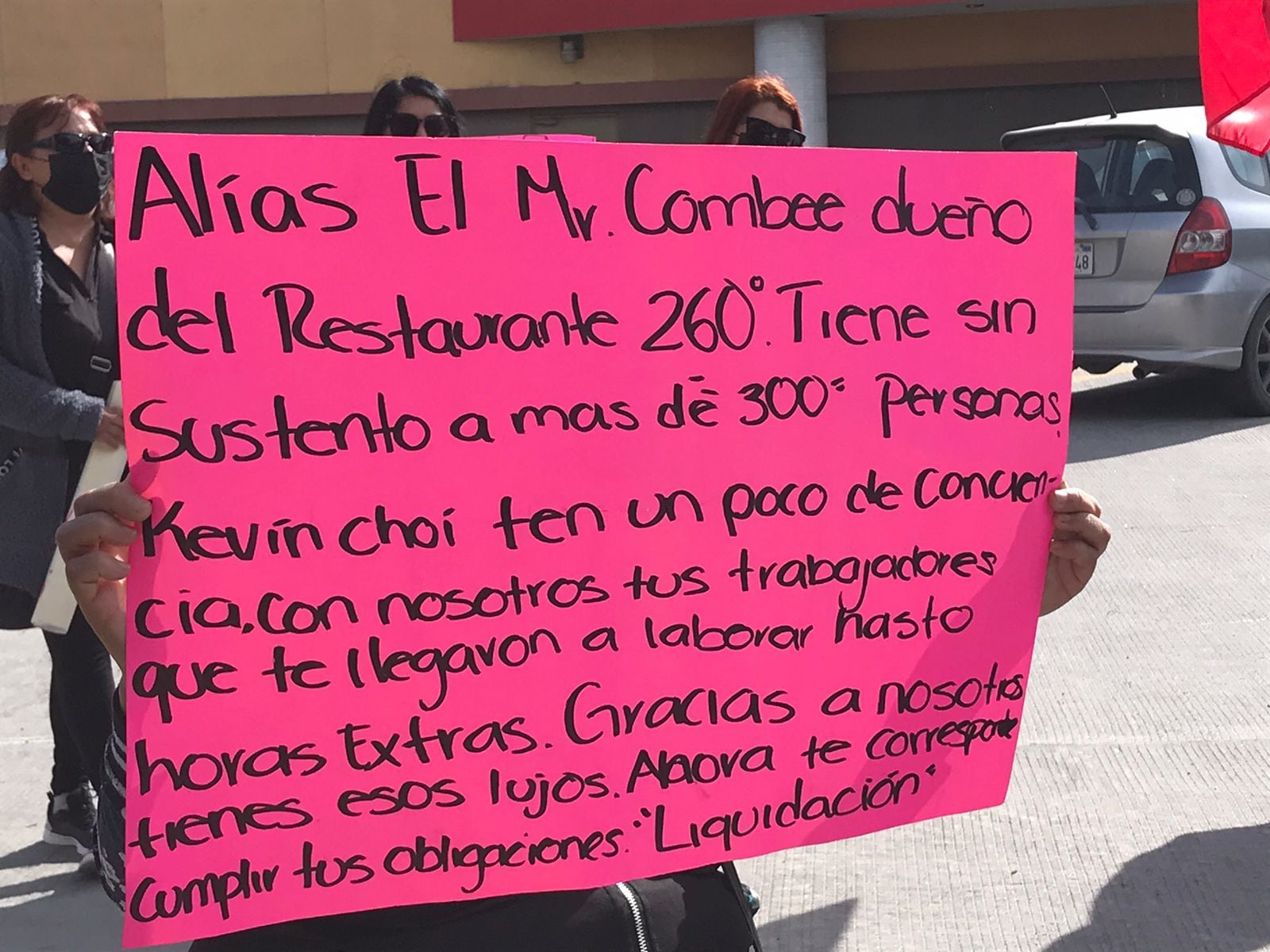 Se manifiestan en Tijuana trabajadores afectados por “golondrina”, exigen su liquidación