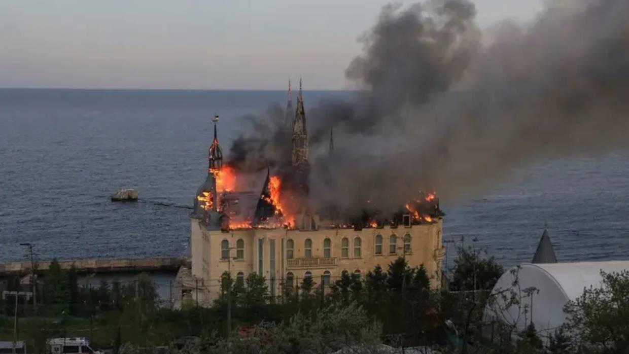 Misiles rusos destruyen una academia de derecho privada en Odesa, Ucrania. Foto: Reuters