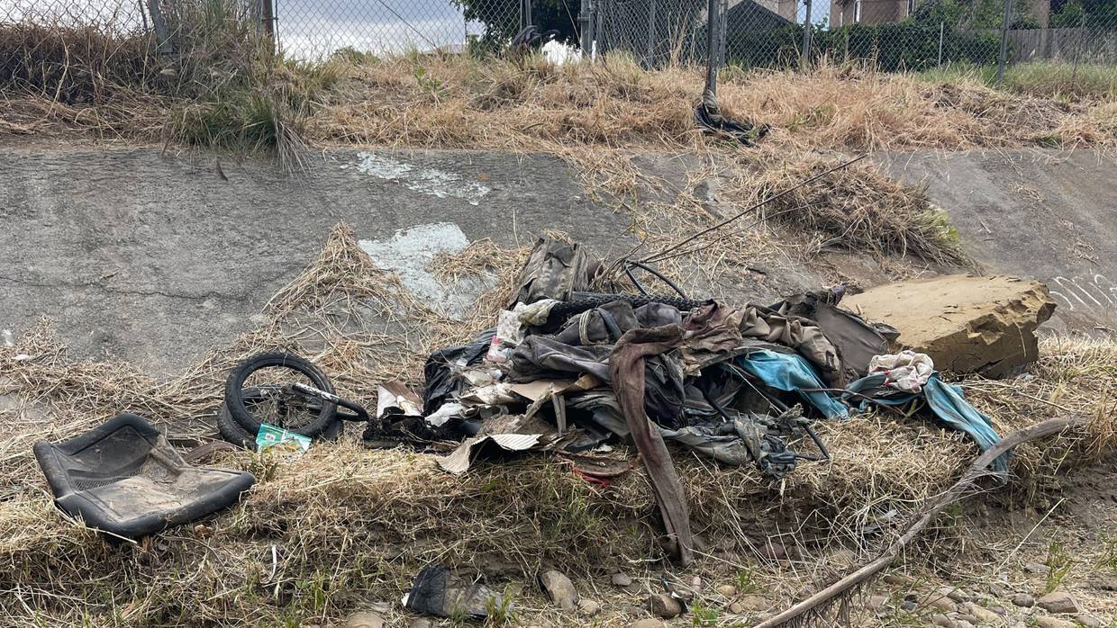 Piden denunciar desecho ilegal de basura en canales y desagües pluviales de San Diego