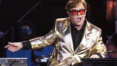Subastarán objetos preciados de Elton John por 10 millones de dólares