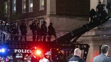 Policía desaloja a manifestantes de la Universidad de Columbia; cientos de personas fueron arrestadas