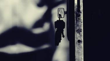 Rescatan a mujer secuestrada por su cita de Tinder en Bacerlona: intentó violarla