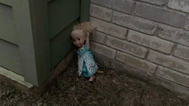 La muñeca "embrujada" de Elsa que causa pánico en redes sociales