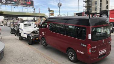 Realizan operativo contra taxis en bulevar Agua Caliente