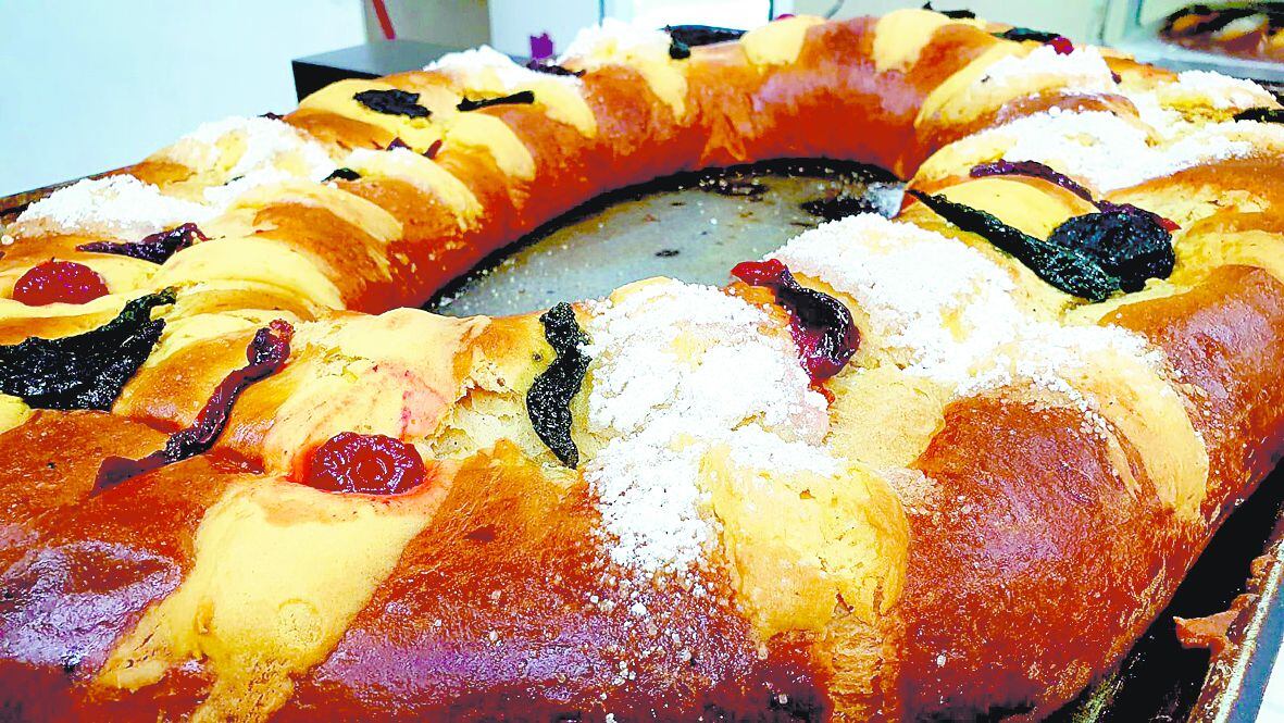 Receta de más de medio siglo
Toda una tradición en la que siguen en una panadería de la colonia 5 de Mayo, para la elaboración de la Rosca de Reyes.
2B