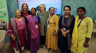 “Hay un retroceso visible en los derechos y oportunidades  de las mujeres”, Hillary Clinton