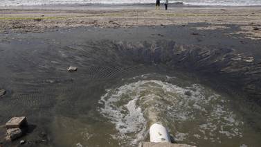 Secretaría del Agua busca resolver problema de derrames de aguas negras al mar