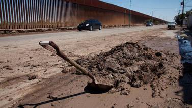Vecinos del Hípico cerraron calle por inundación