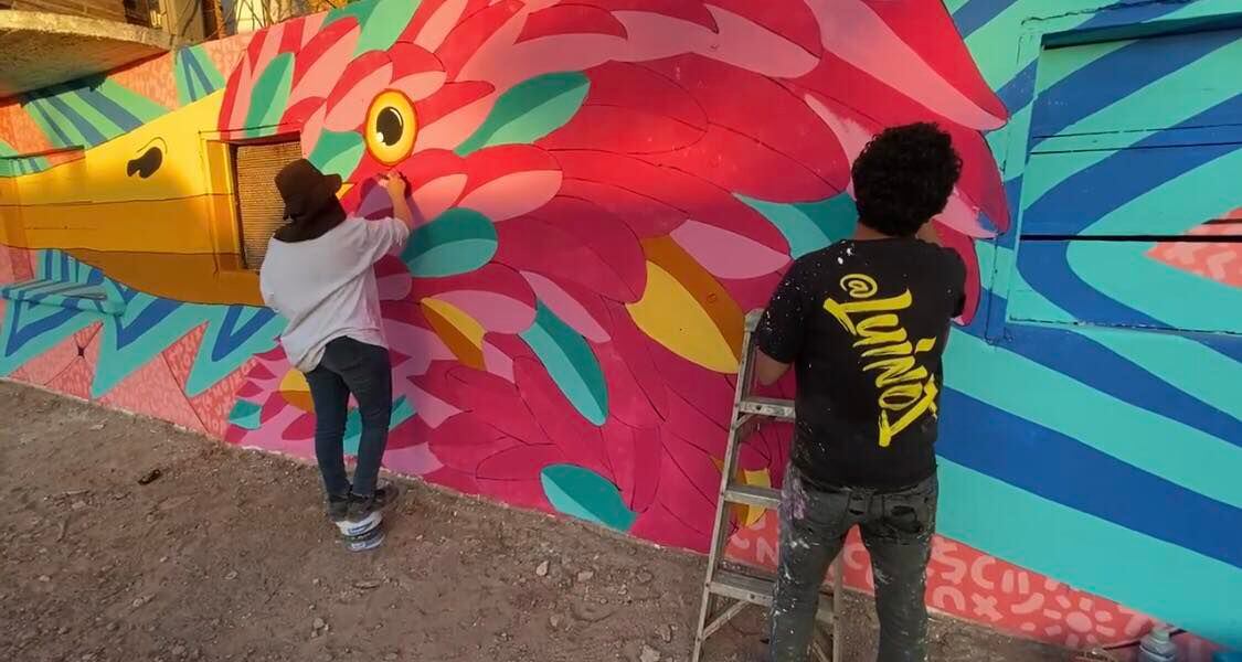 Los murales se han convertido en un atractivo para los miles de personas que transitan por la zona