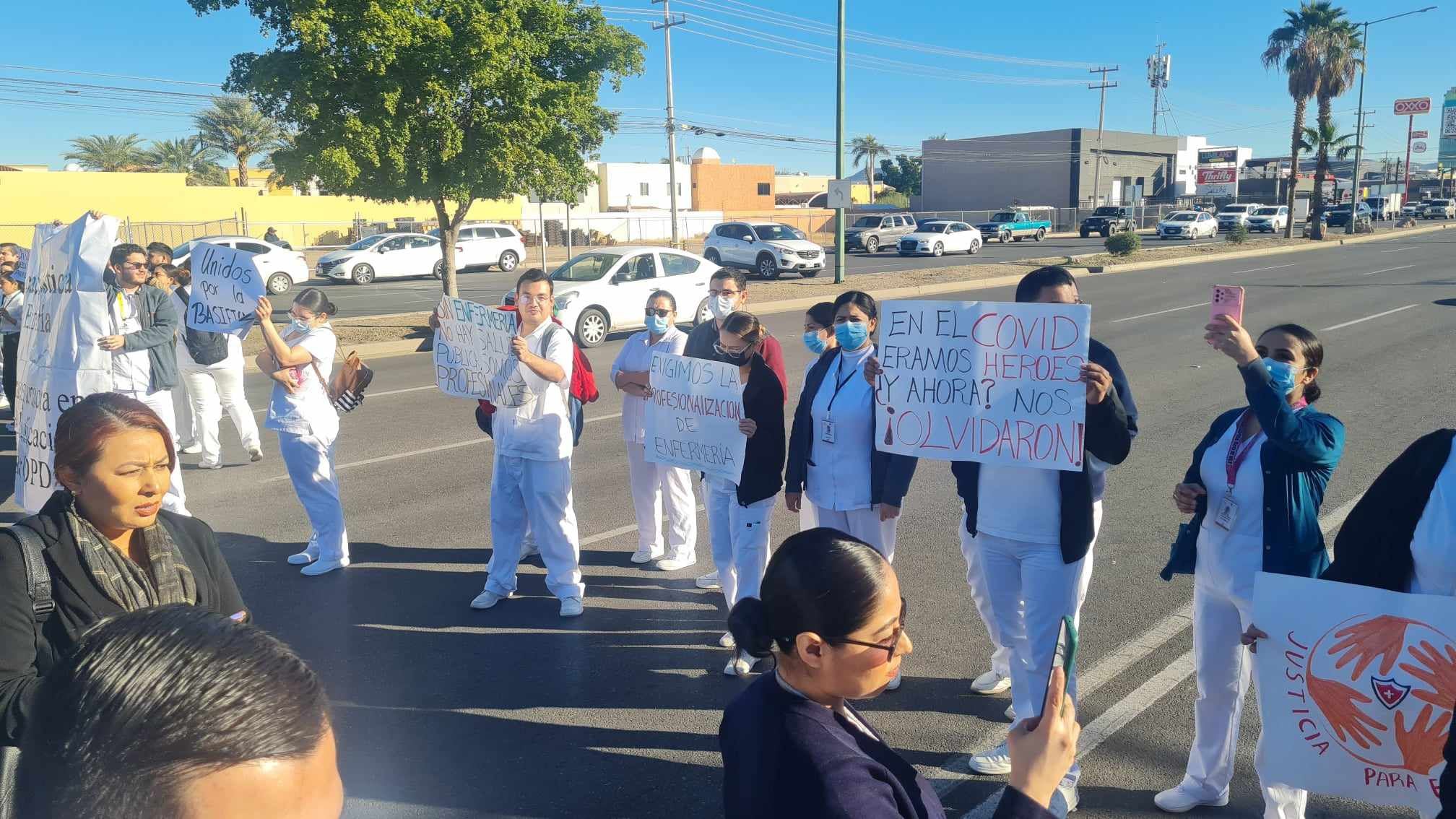 Enfermeros de Hermosillo que trabajan en hospitales Secretaría de Salud piden un puesto digno.