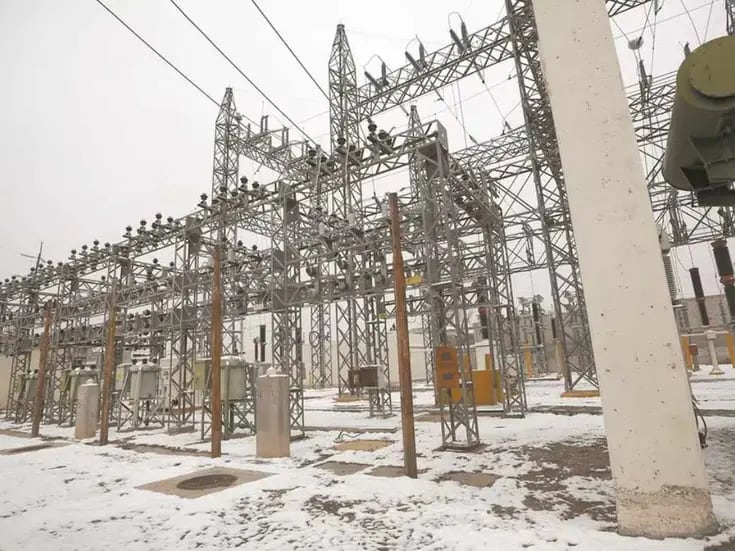 Frente frío deja sin electricidad a 47 mil hogares y negocios en Nuevo León