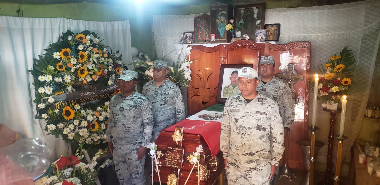 Funeral de Fernando Isaías Pérez López en Altotonga, Veracruz y fotos de Michael Arellano, sexto militar identificado