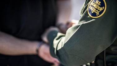 Migrante con antecedentes delictivos es arrestado en Calexico