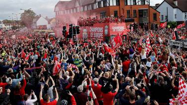 Liverpool regresa a casa tras quedarse con la Champions