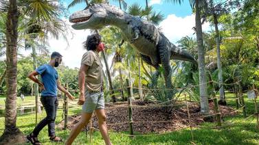 Dinosaurios ambientan Jardín Botánico Fairchild de Miami 