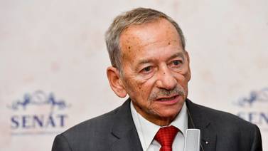 A causa de un infarto, muere el presidente del Senado checo, Jaroslav Kubera