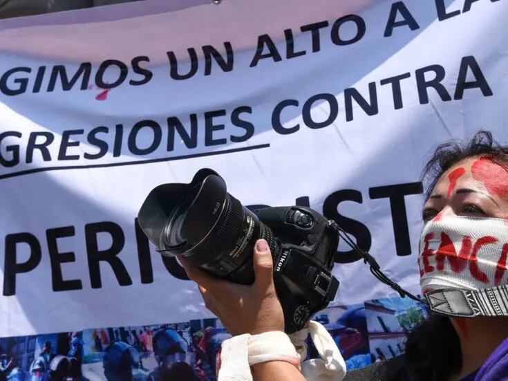 PAN condena ataques "desde el poder" de AMLO a periodistas en México