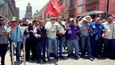 Protesta CNTE afuera de Palacio Nacional; exigen recibir comisión