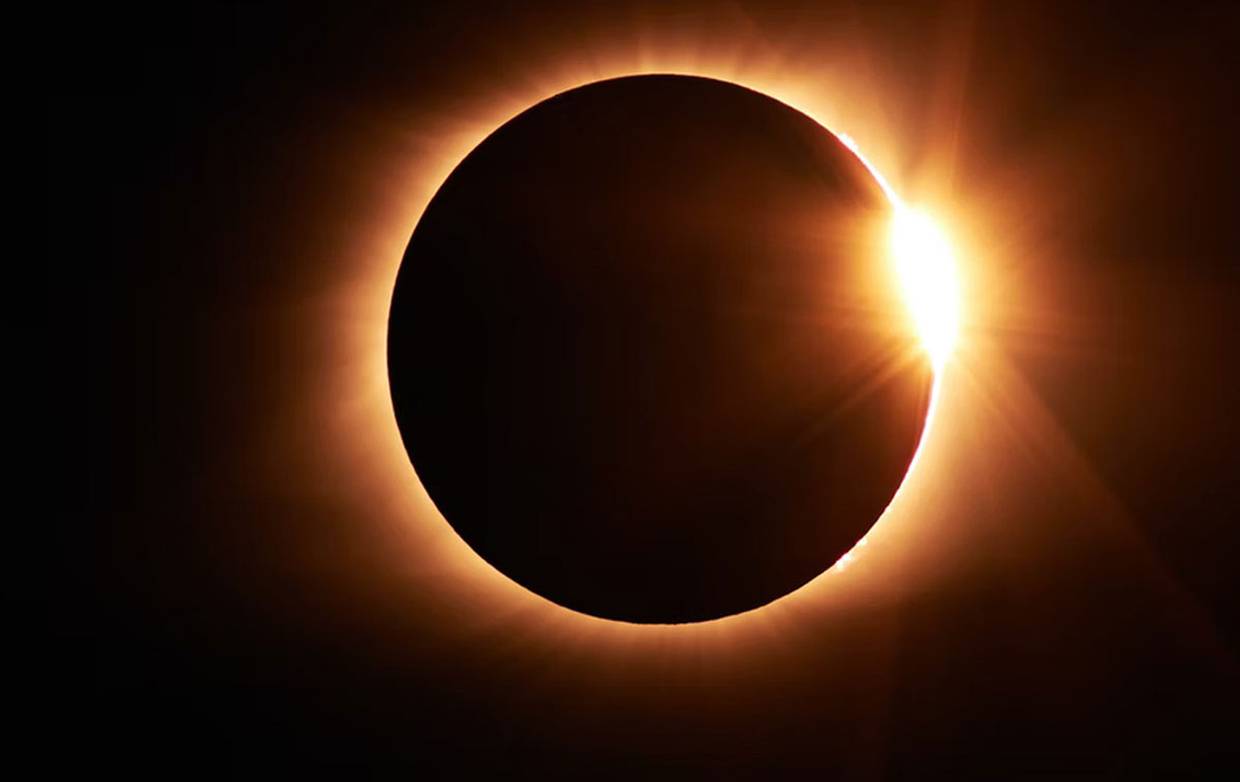 La UNAM ha trabajado durante dos años y medio capacitando a una gran cantidad de docentes, museos de ciencias y sociedades astronómicas sobre las medidas que se deben tomar para ver el eclipse.